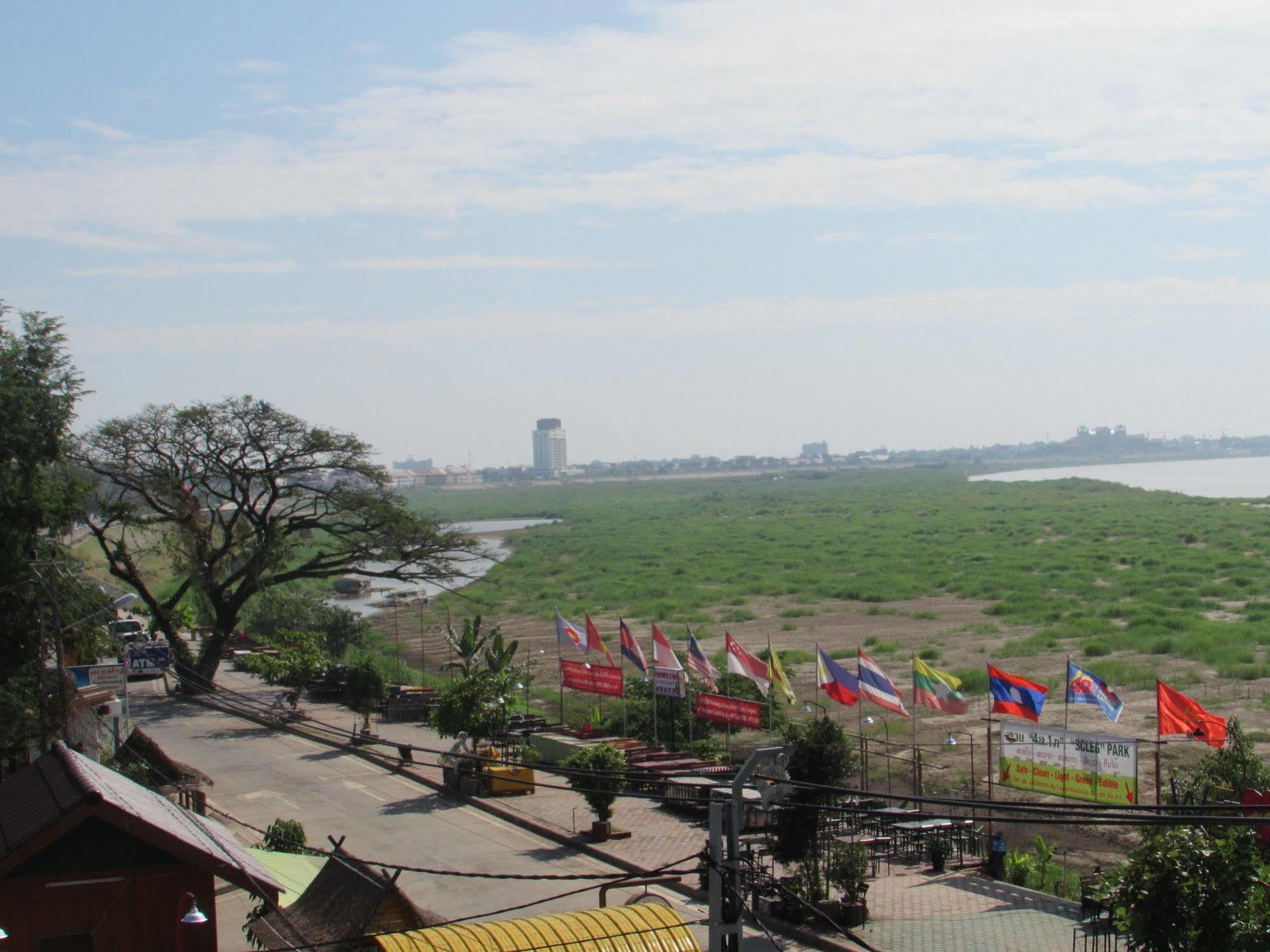 Nalinthone Guesthouse Ban Nongdouang Esterno foto